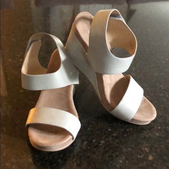 CL by Chinese Laundry Wedge, Size 7, Light Tan - Picture 2 of 8